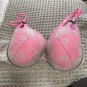 VS pink lace bra
